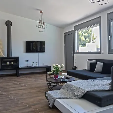Thermis Luxury Villa, Βίλα Λουτράκι