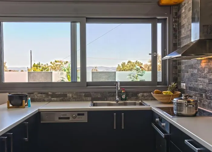 Thermis Luxury Villa, Лоутраки