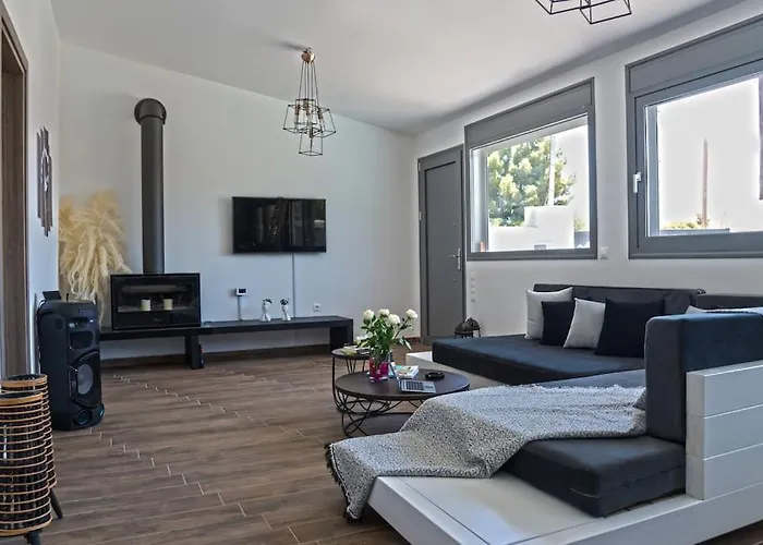 Thermis Luxury Villa, Βίλα Λουτράκι